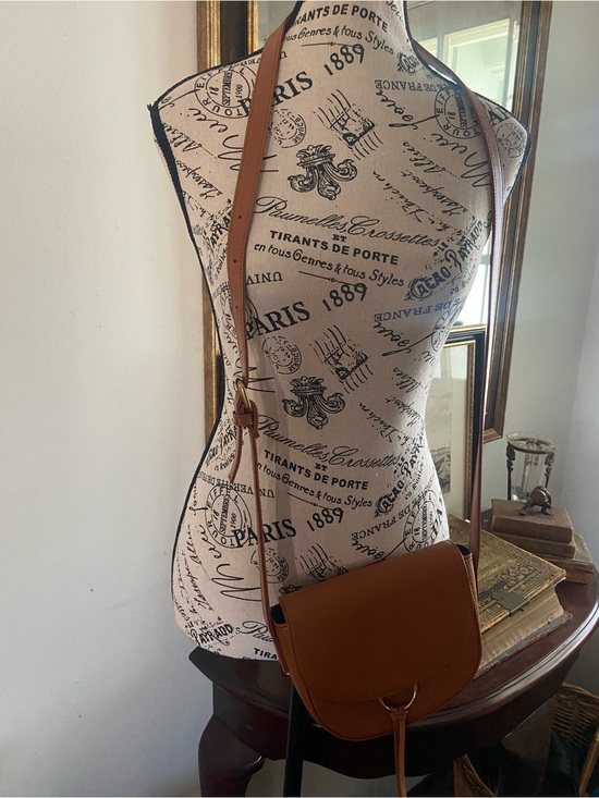 JJ Winters Handbags - JJ Winters Tan Leather Crossbody Saddle Bag